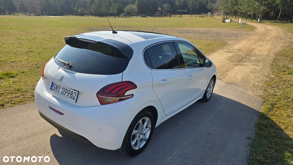 Peugeot 208 1.2 PureTech Allure - 6
