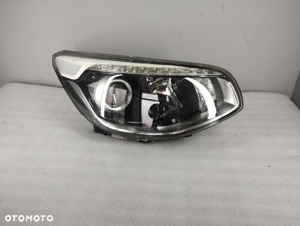 Lampa reflektor prawy Kia Soul II DRL