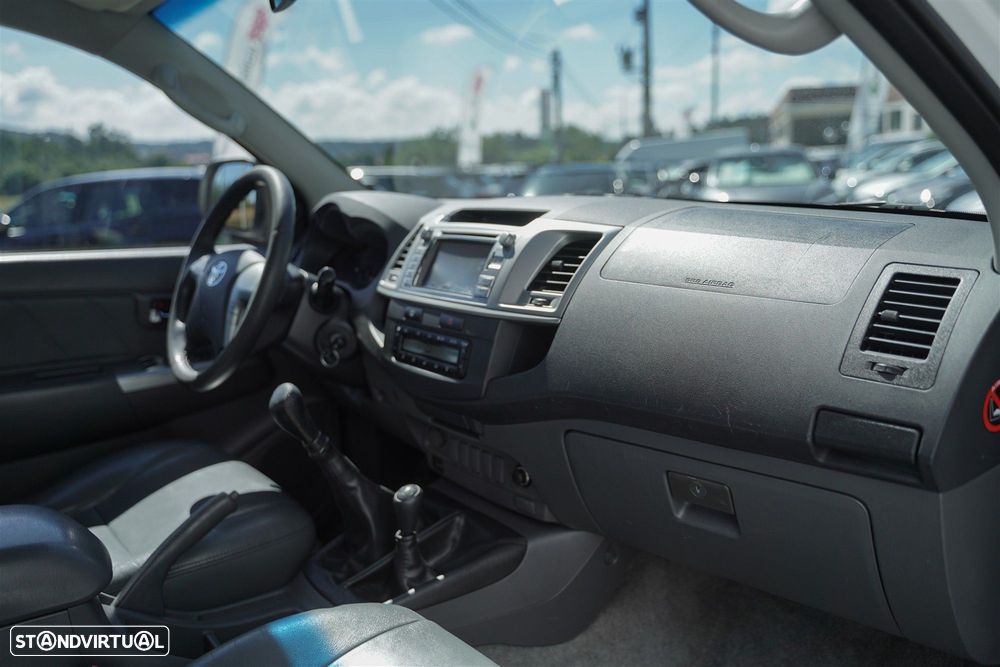 Toyota Hilux 3.0 D-4D 4WD CD Tracker - 29