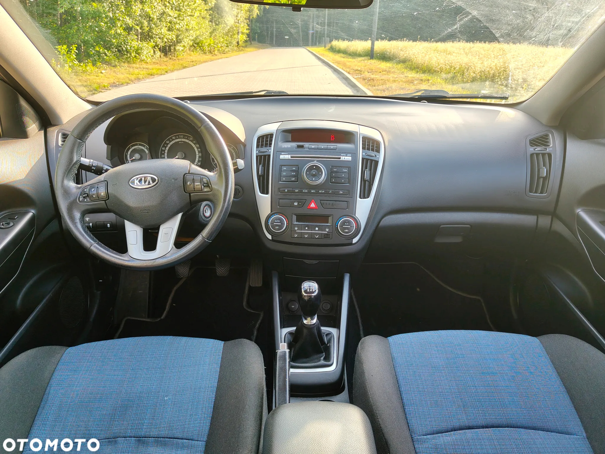 Kia Ceed - 12