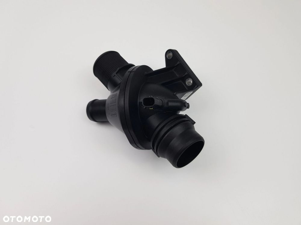 Termostat Obudowa termostatu BMW X1 E84 F10 F30 N20 2.0i 8635689 - 8