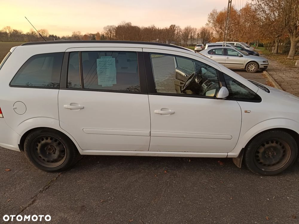 Opel Zafira 1.6 Enjoy - 11