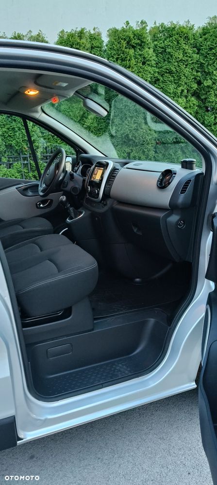 Renault TRAFIC LONG BRYGADÓWKA 6 OSÓB - 28