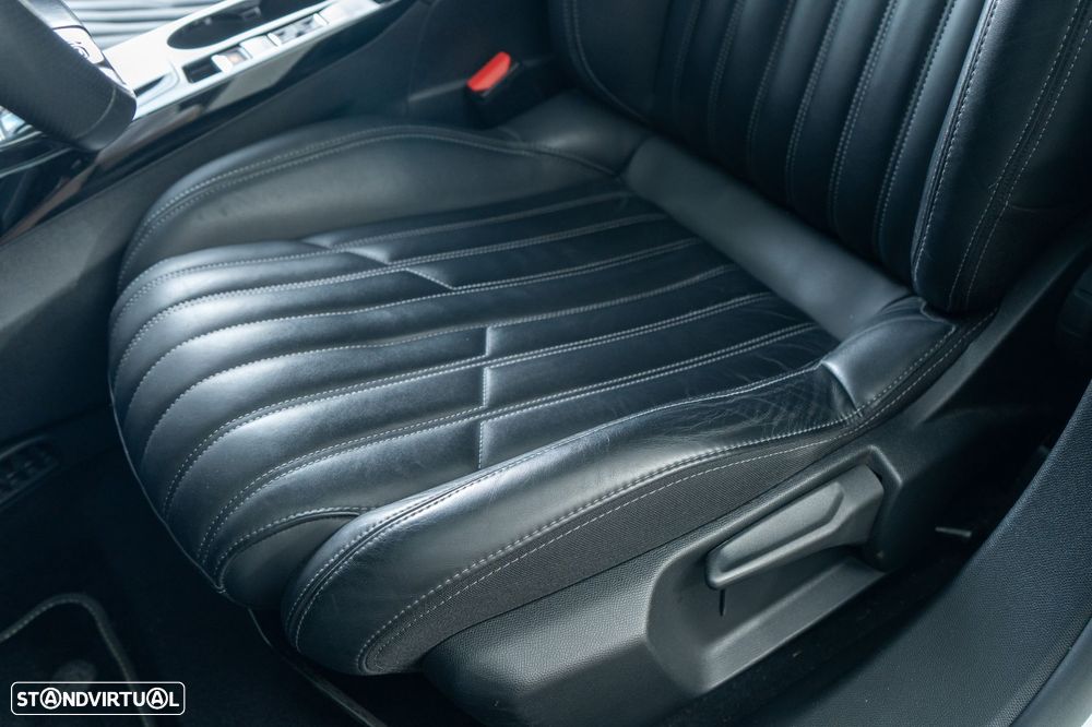 Peugeot e-2008 50 kWh GT Pack - 8