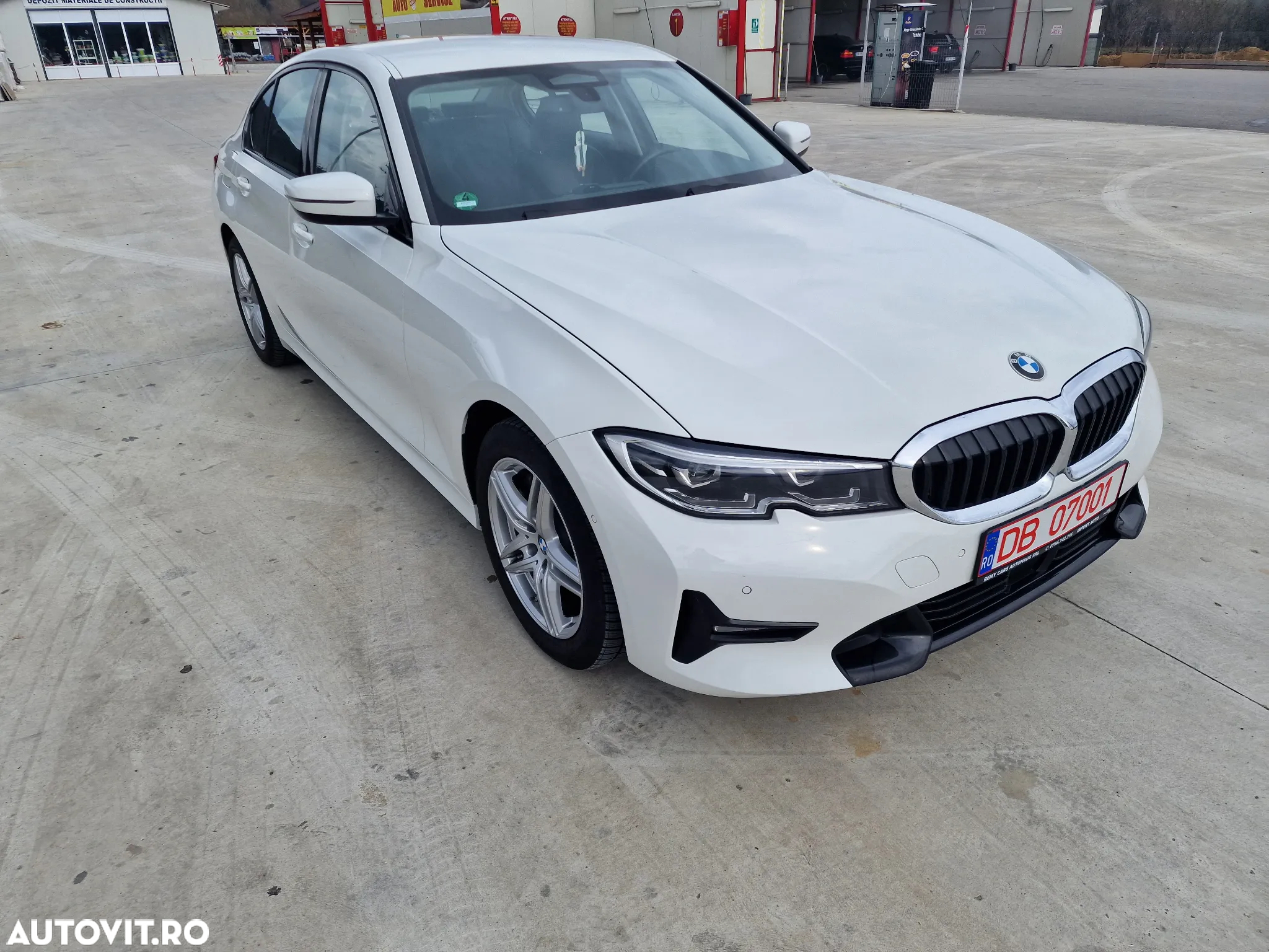 BMW Seria 3 330i AT Sport Line - 4