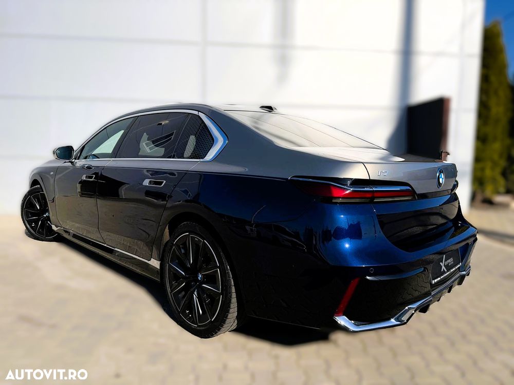 BMW i7 - 4