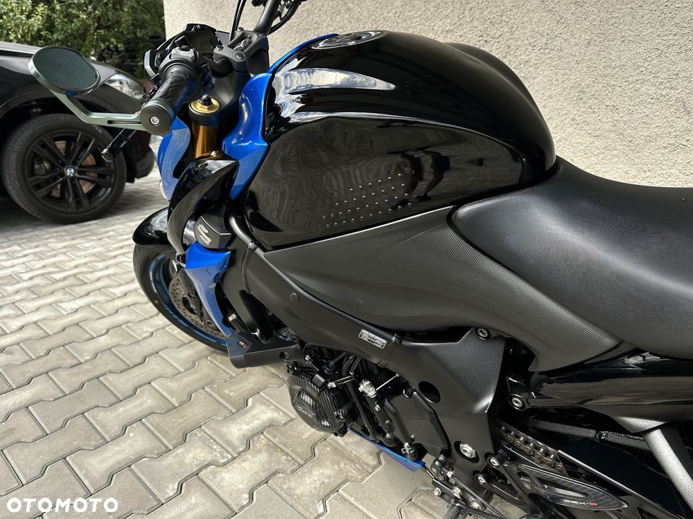 Suzuki GSX - 32