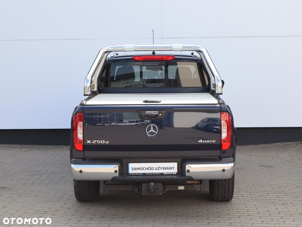 Mercedes-Benz Klasa X - 25