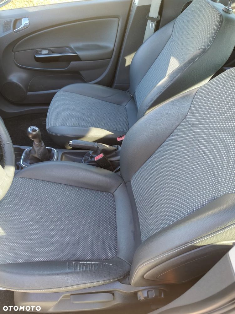 Opel Corsa 1.4 16V Cosmo - 7