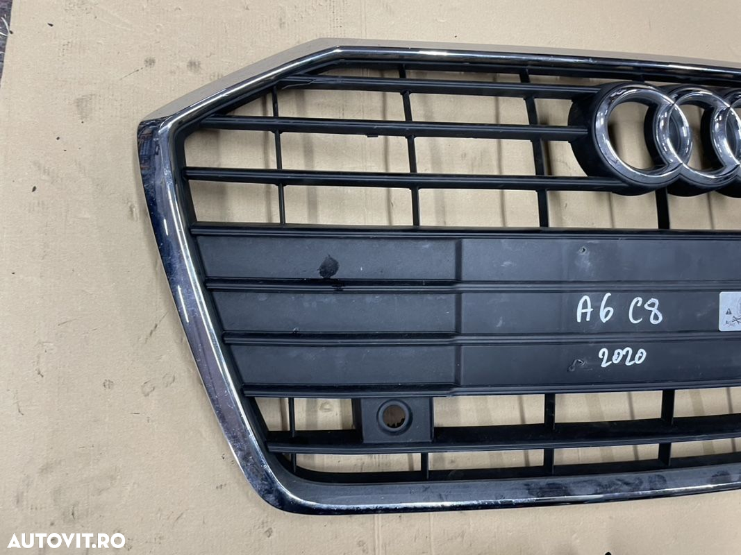 Grila bara fata AUDI A6 C8 an 2020 cod 4k0853651 cu defect - 2