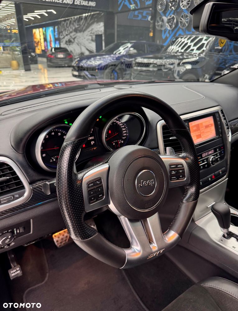 Jeep Grand Cherokee - 31