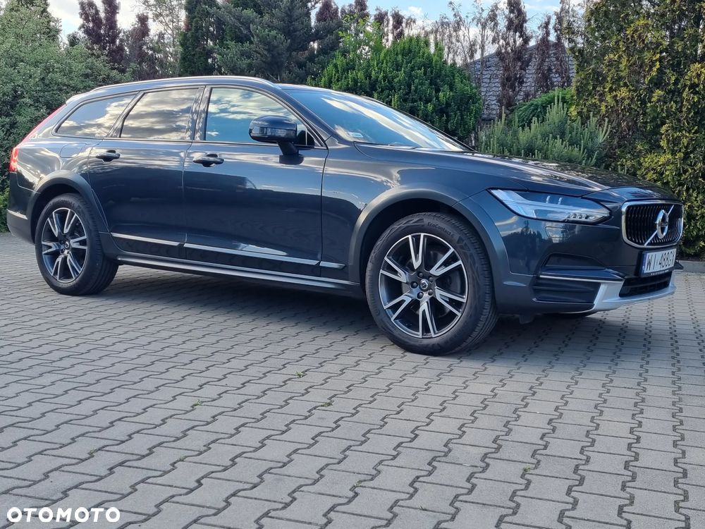 Volvo V90 Cross Country - 10