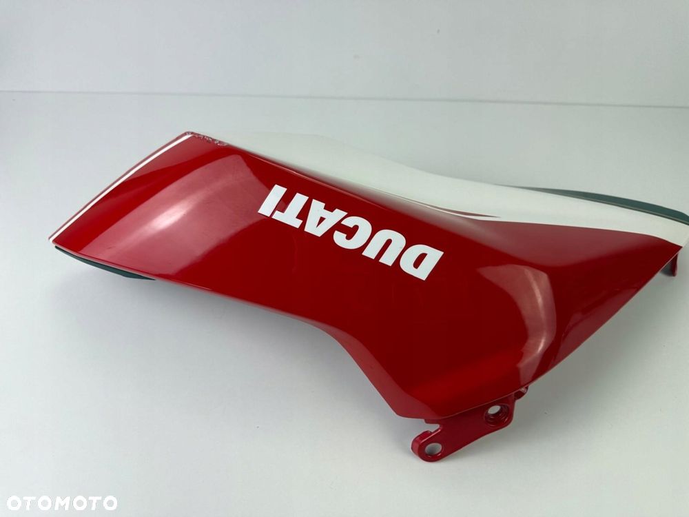 Prawa nakładka zbiornika Ducati Hypermotard 950 2022+ - 10