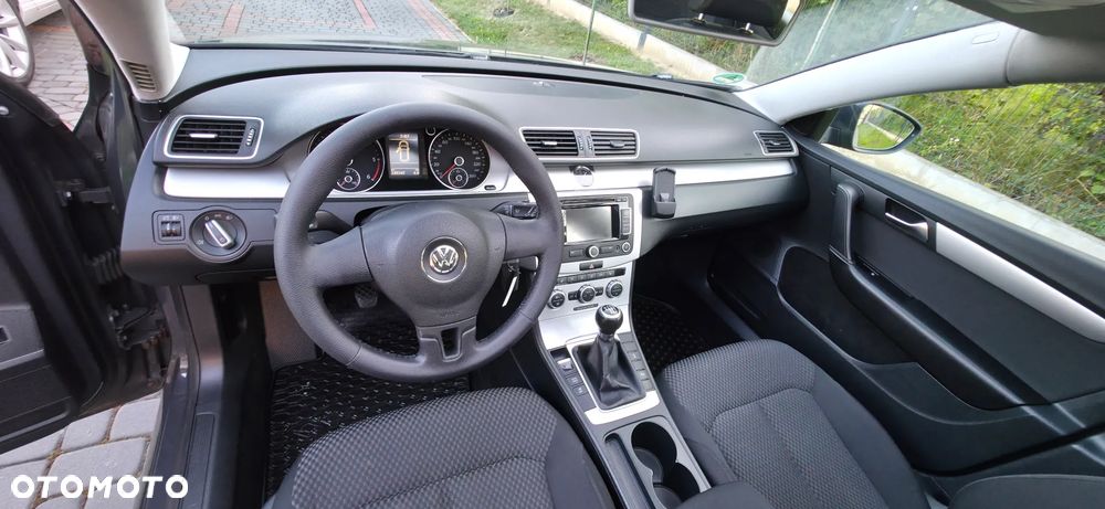Volkswagen Passat - 14