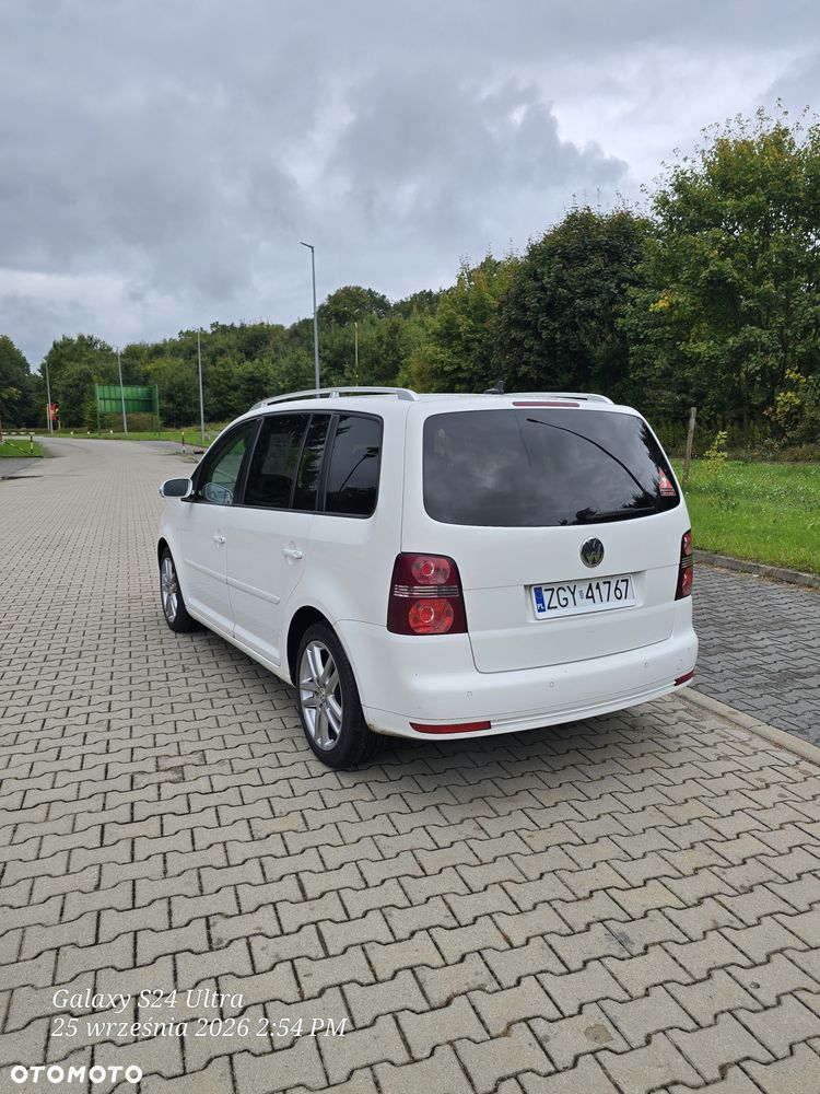 Volkswagen Touran - 4