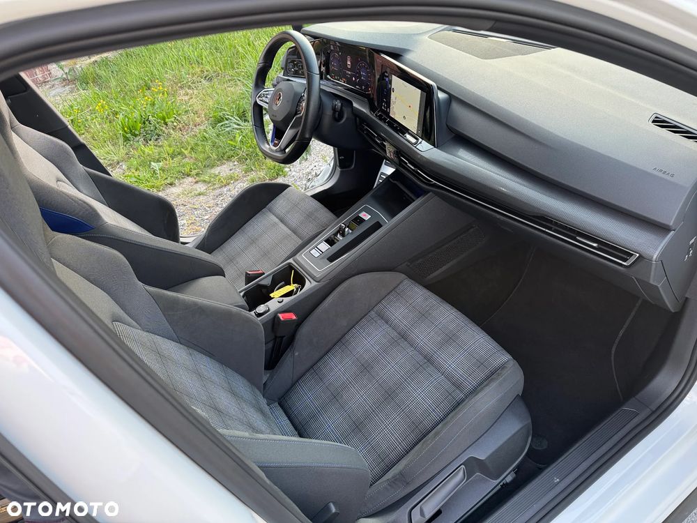 Volkswagen Golf ver-viii-1-4-tsi-plug--in-hybrid-style-dsg - 9