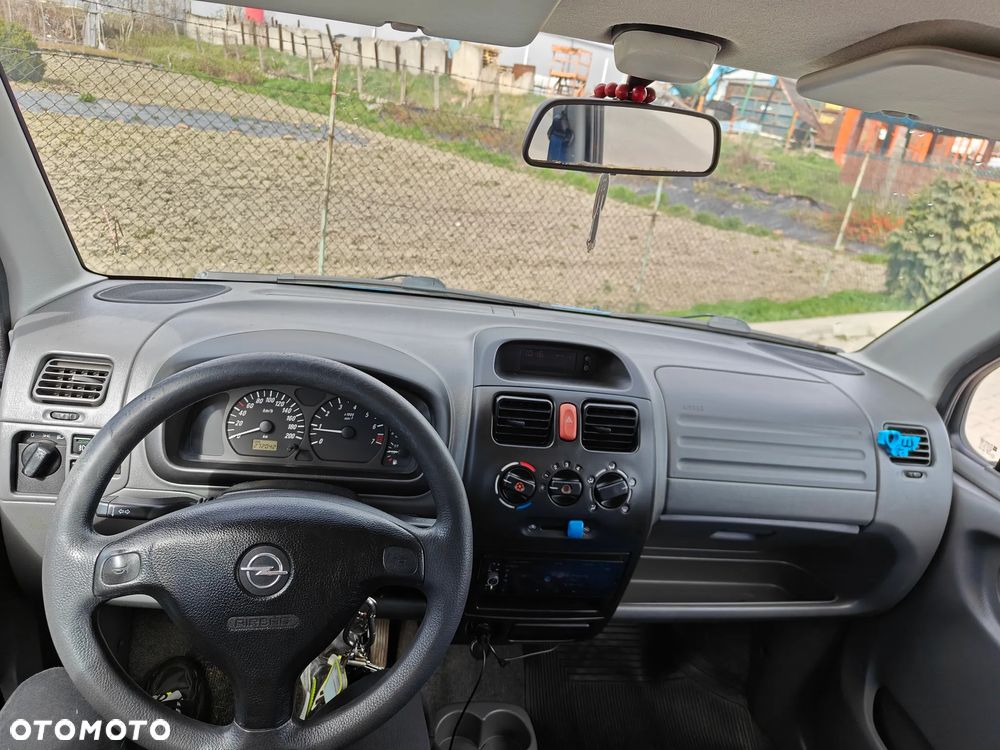 Opel Agila 1.2 16 V - 11