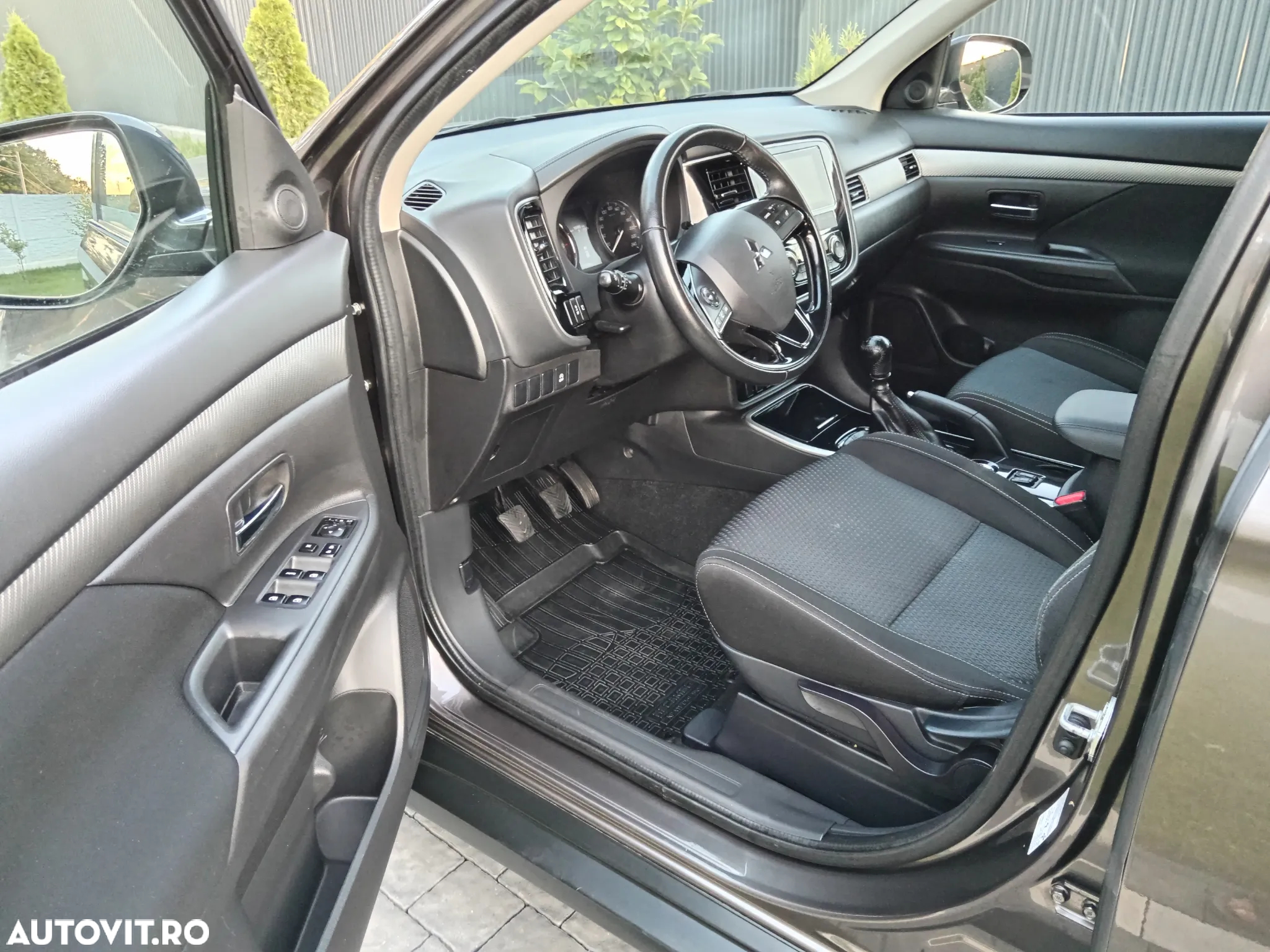 Mitsubishi Outlander - 9