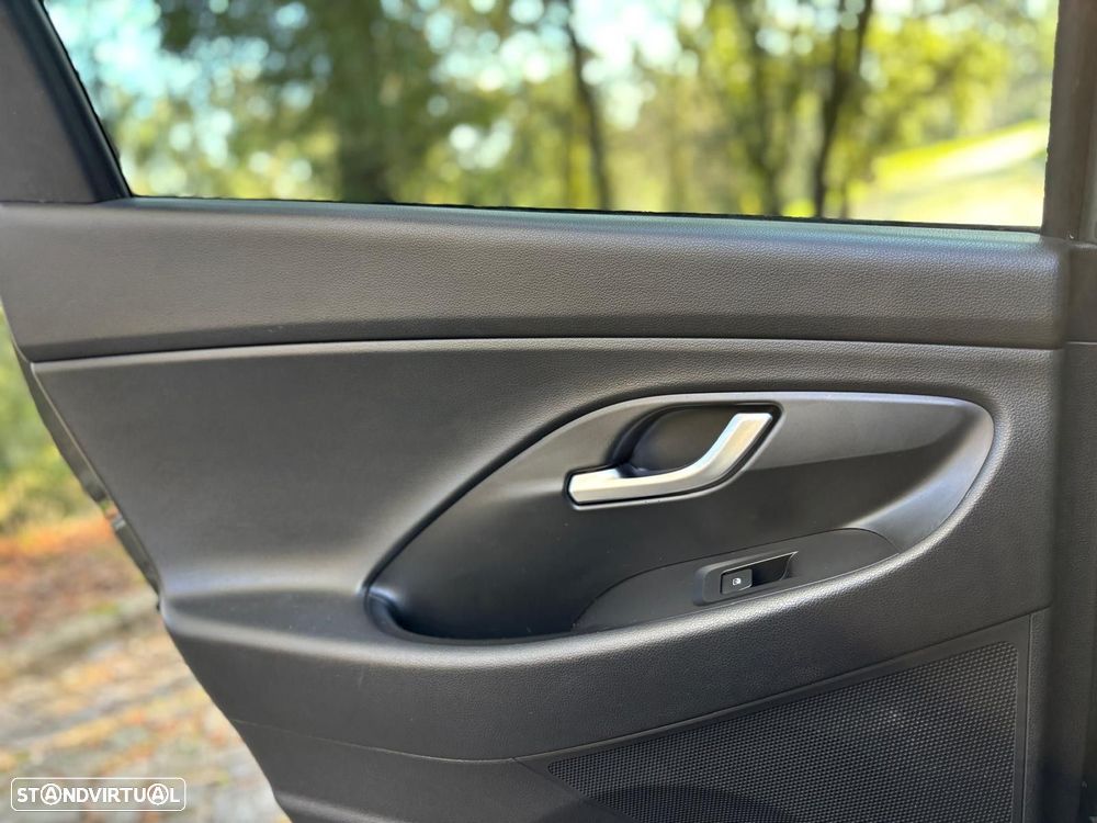 Hyundai i30 1.6 CRDI STyle Plus - 32