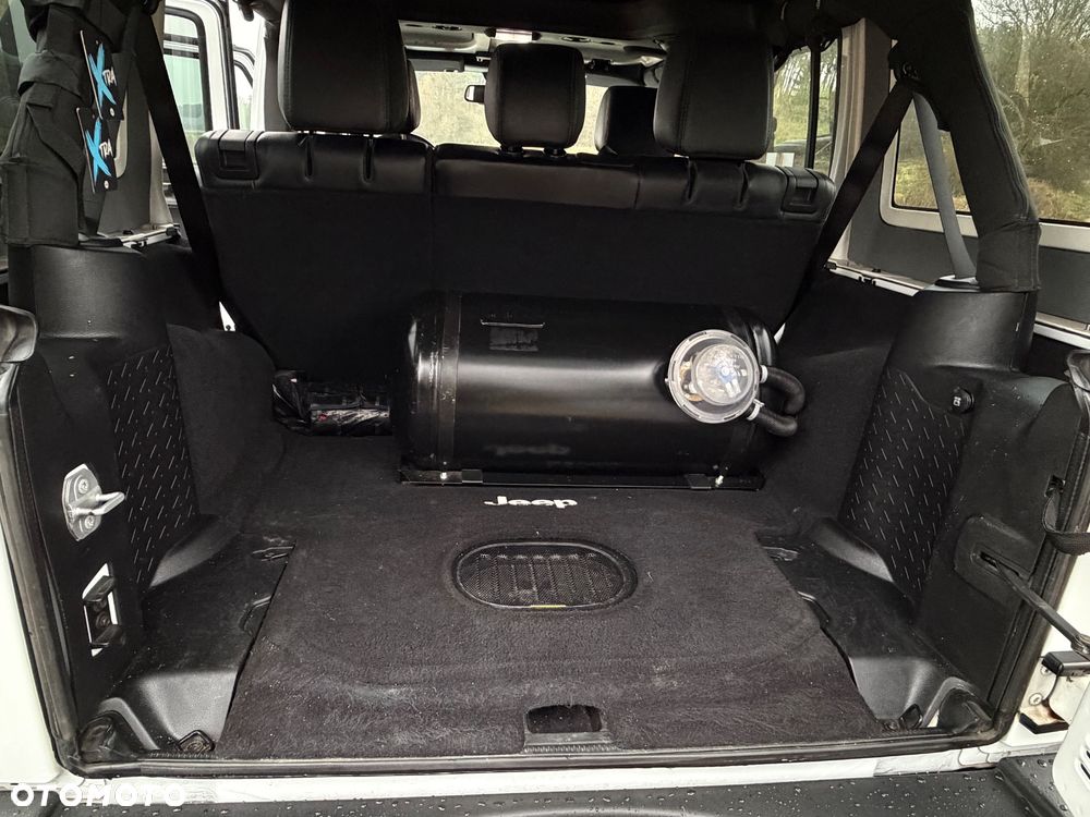 Jeep Wrangler 3.6 Unlim Sahara - 8