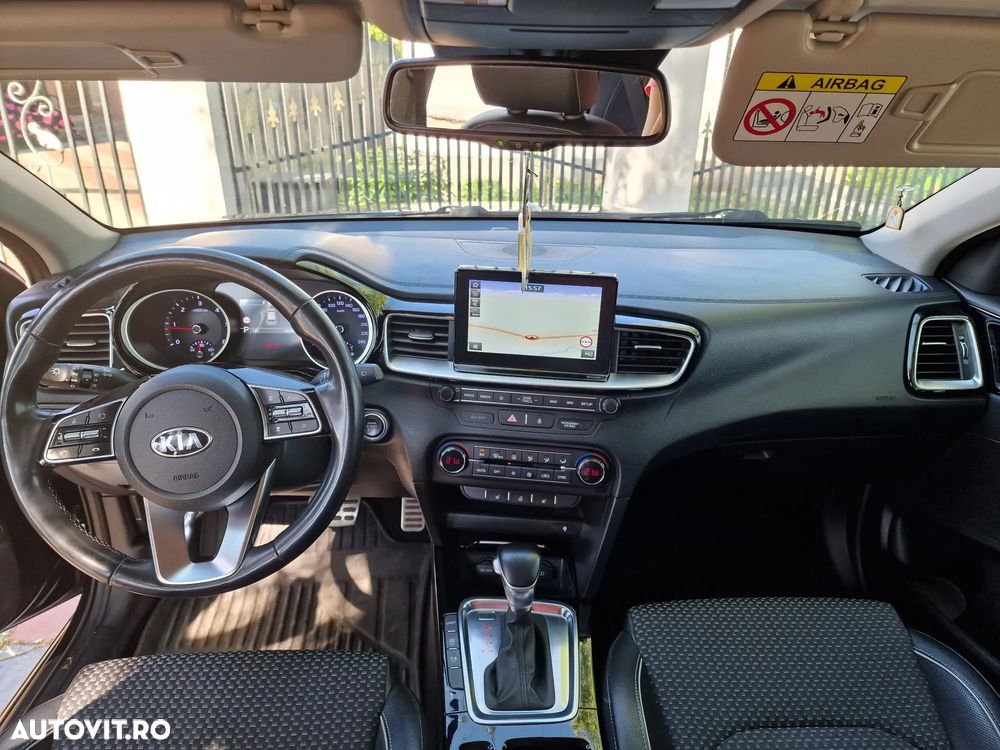 Kia Ceed SW 1.6 CRDi DCT Platinum Edition - 24