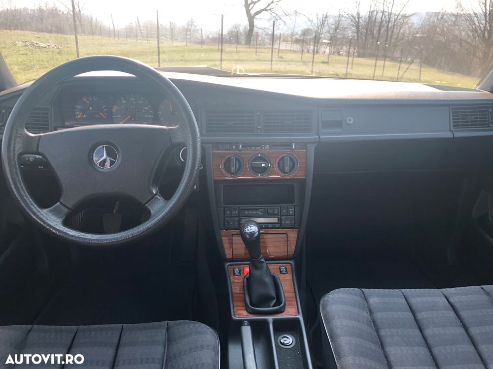 Mercedes-Benz 190 - 7