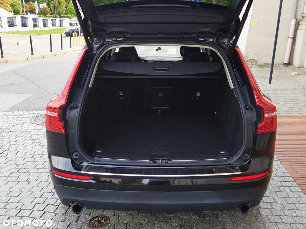 Volvo XC 60 T5 AWD Momentum Pro - 22