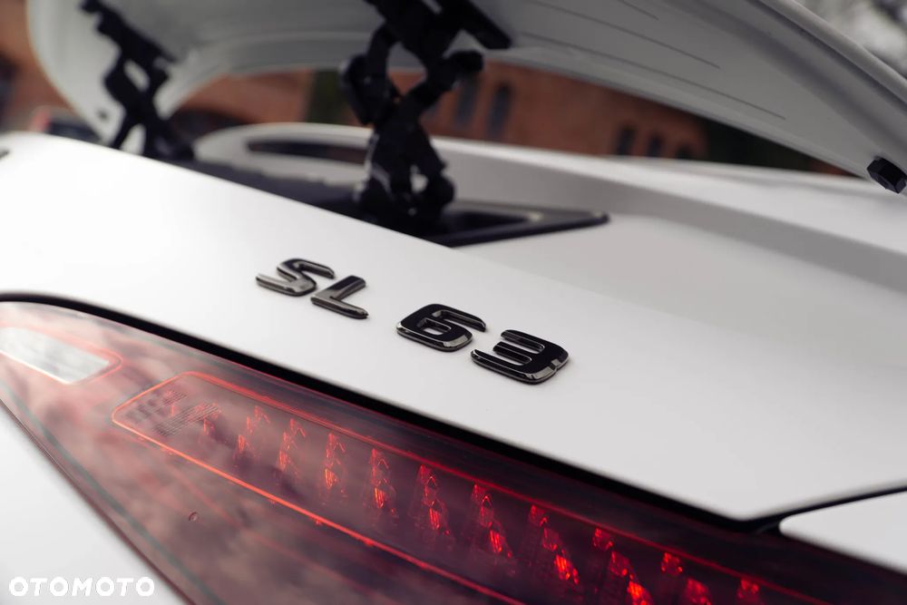 Mercedes-Benz SL AMG 63 4-Matic+ - 11
