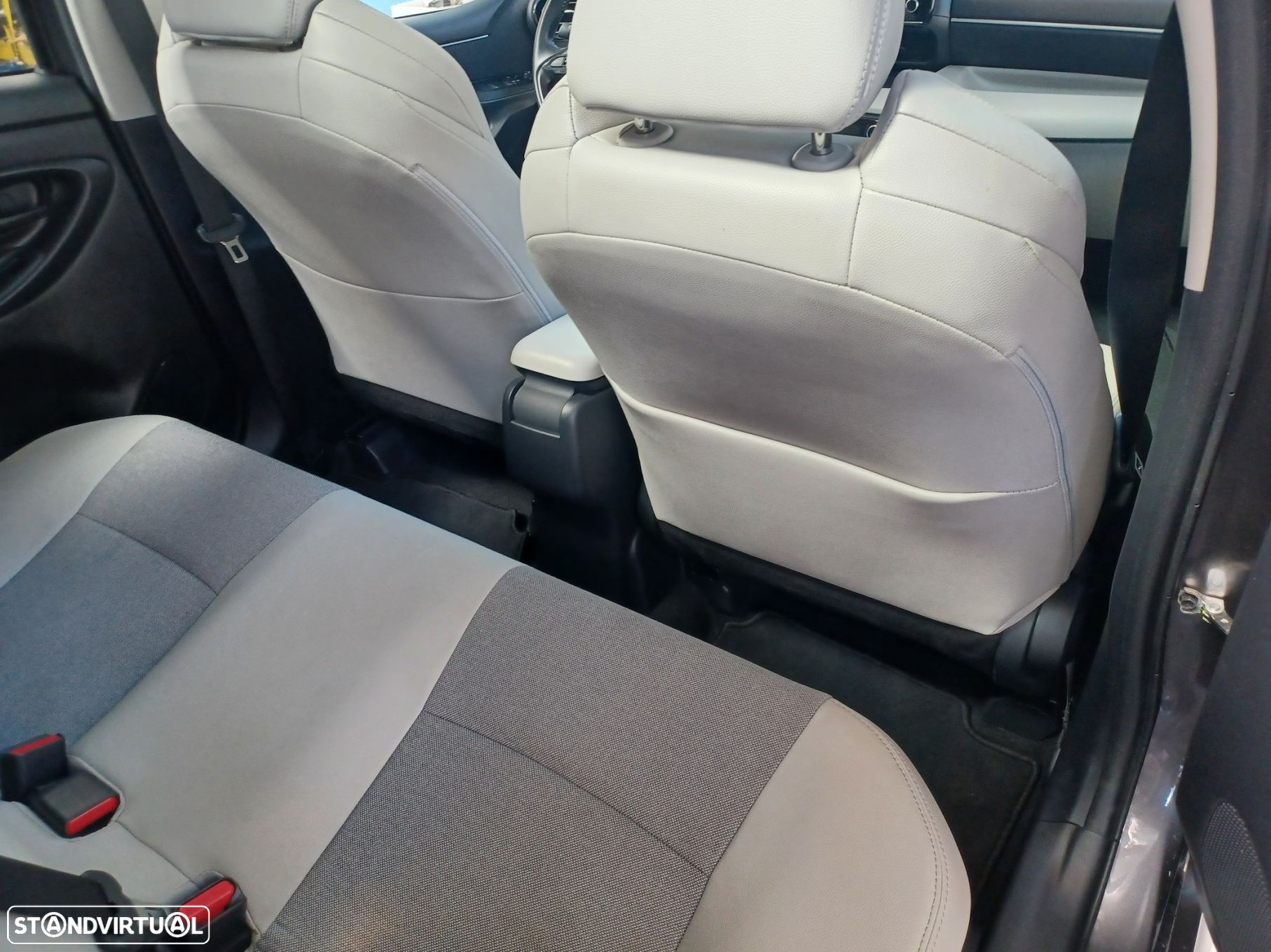 Toyota Yaris 1.5 HDF Luxury - 11