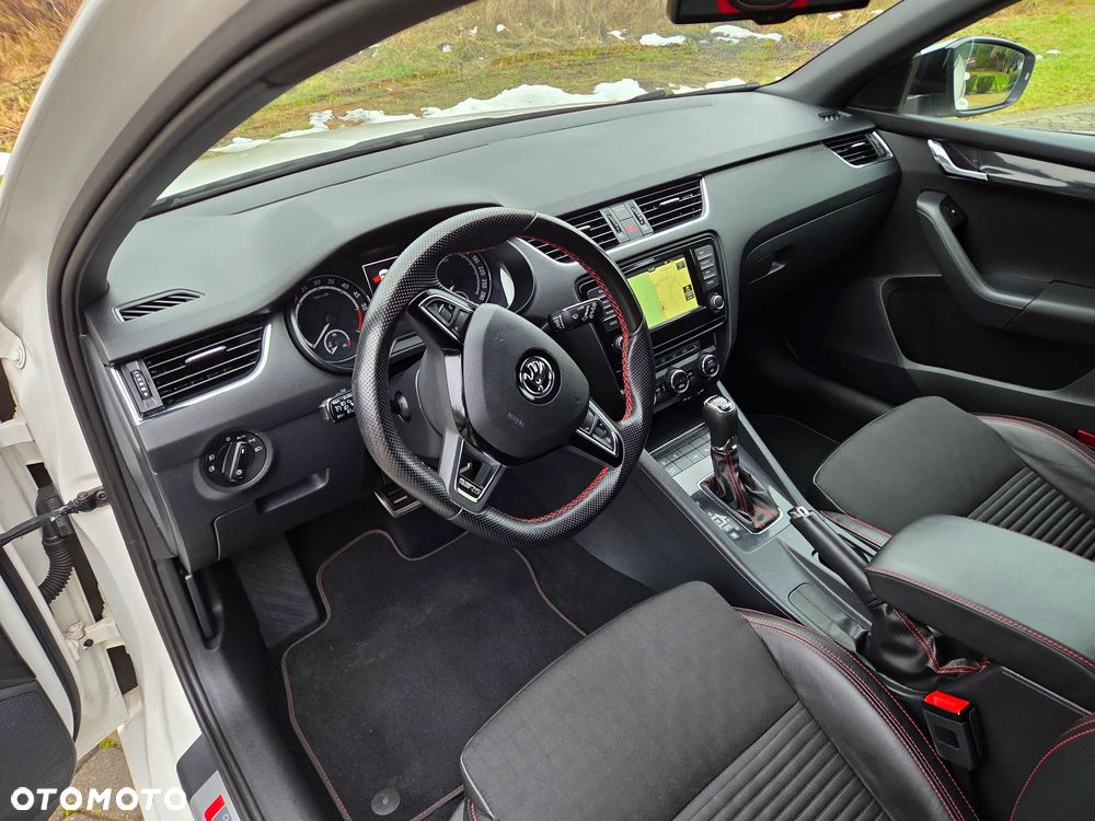 Skoda Octavia 2.0 TDI DSG RS - 22