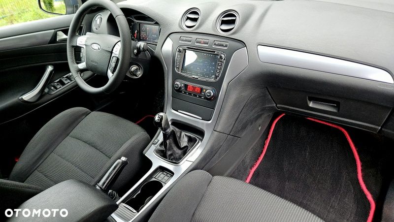 Ford Mondeo 2.0 Ghia - 22