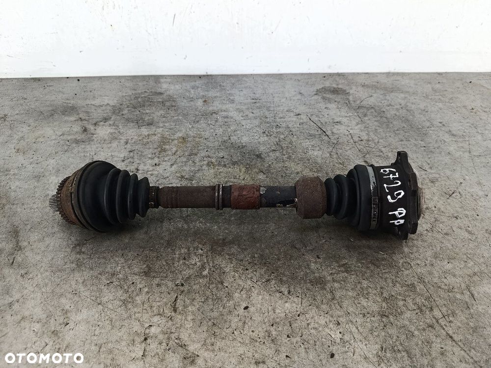 PÓŁOŚ PRAWA PRZÓD AUDI 80 B4  2.0 8V - 1