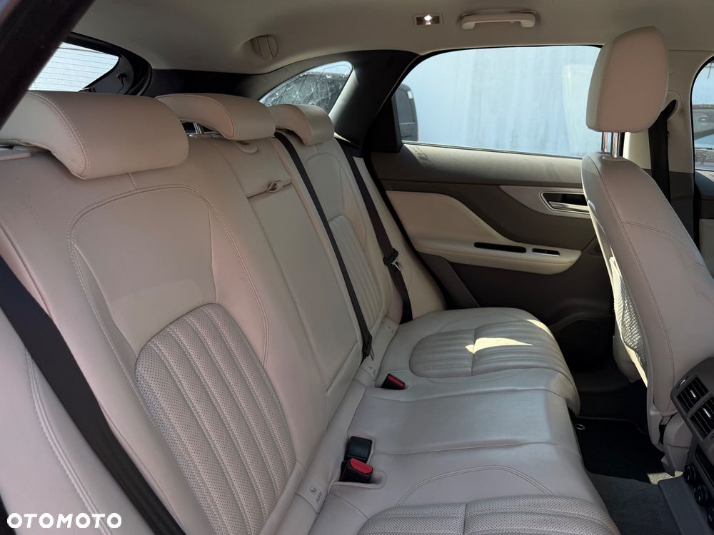 Jaguar F-Pace - 13