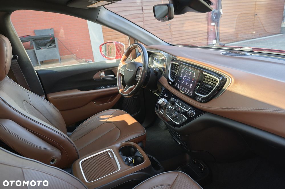 Chrysler Pacifica - 32