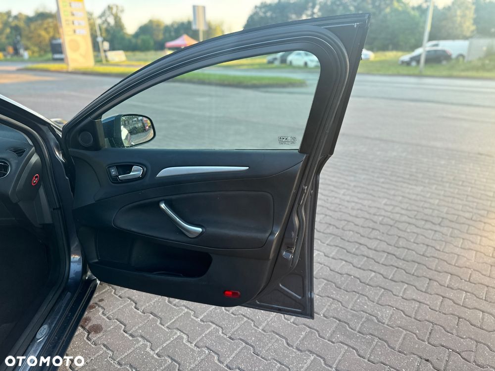 Ford Mondeo 2.0 TDCi Ghia - 16