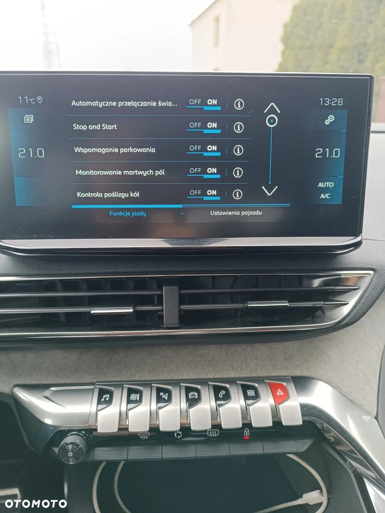 Peugeot 5008 Hybrid 136 e-DSC GT - 32