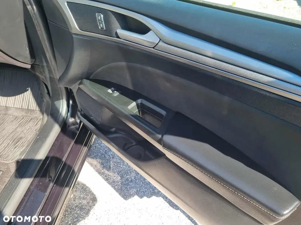 Ford Fusion 2.0 EcoBoost Titanium - 19