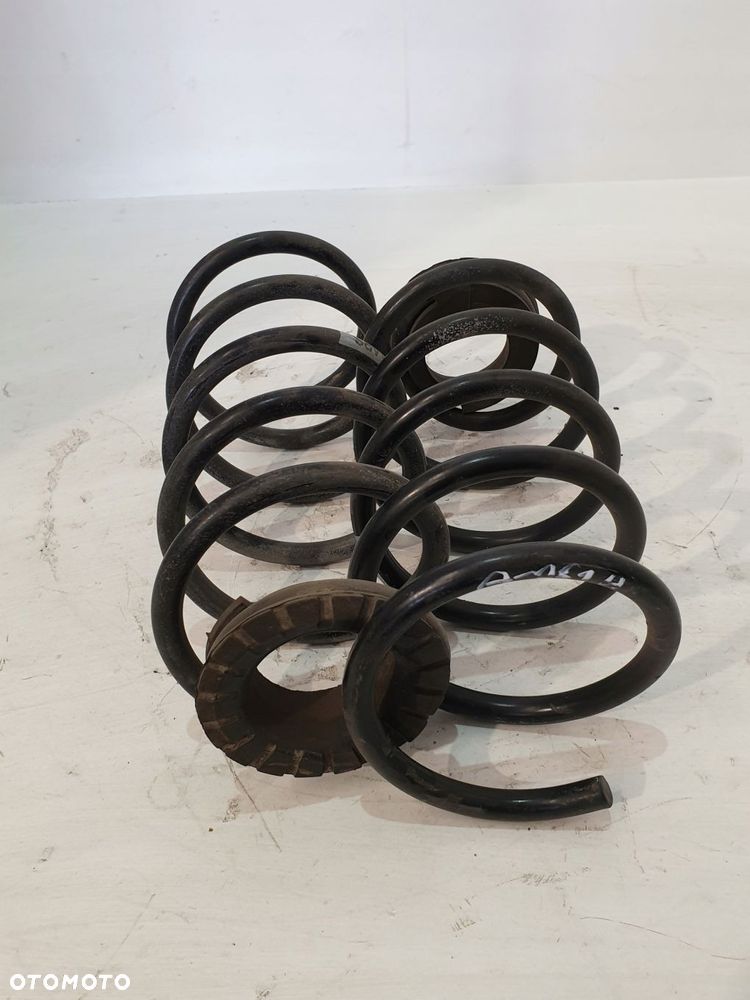 sprężyny zawieszenia tył opel corsa e 18r 1.2b kpl - 2