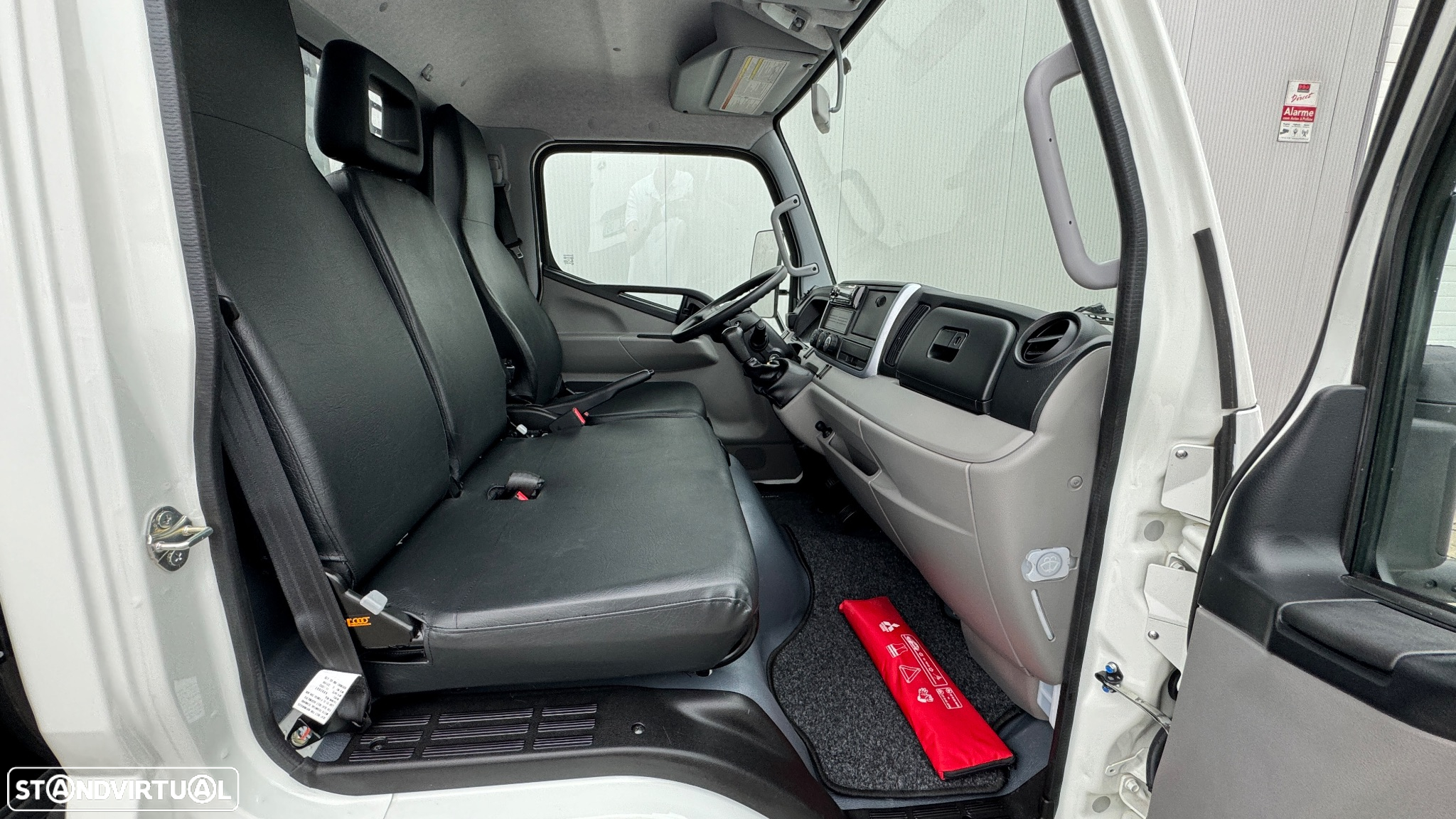 Mitsubishi Canter 3S15 Novo Modelo - 12