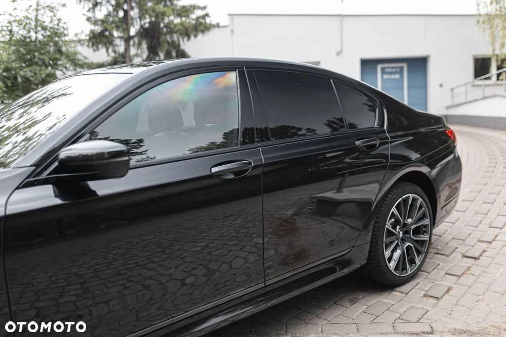 BMW Seria 7 750i xDrive - 5