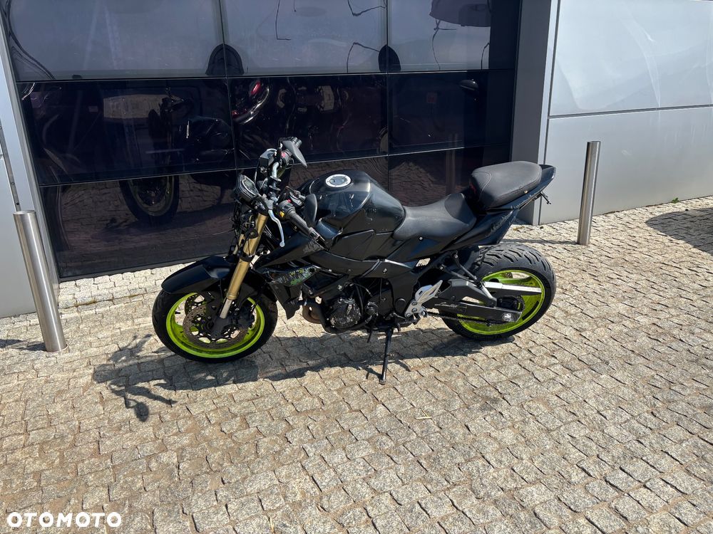 Suzuki GSR - 11