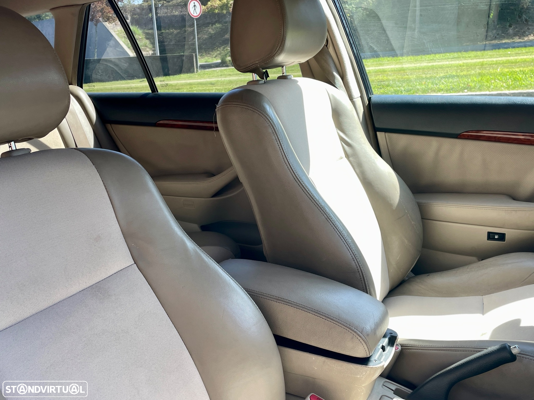 Toyota Avensis SW 2.0 D-4D Sol - 14