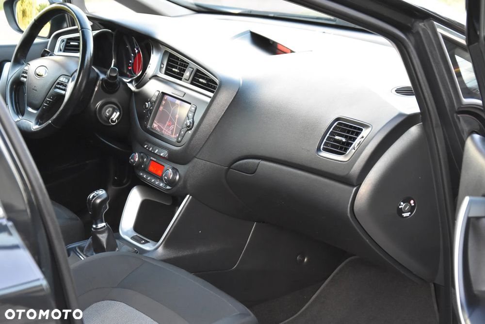 Kia Ceed 1.6 GDI ISG Dream-Team Edition - 24