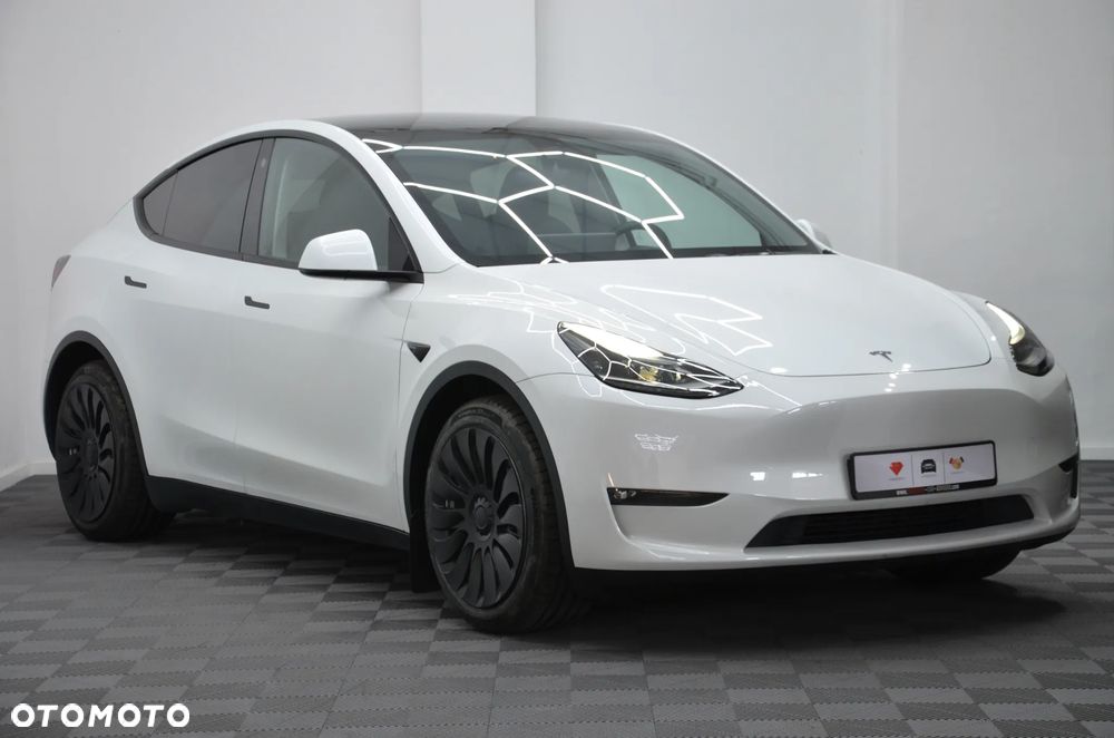 Tesla Model Y 2023 photo 2