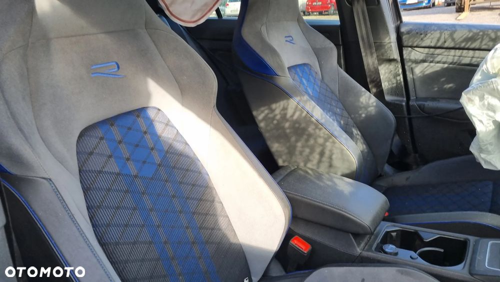 Volkswagen Golf VIII 2.0 TSI 4Motion R DSG - 22
