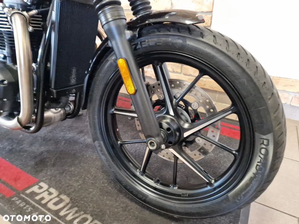 Triumph Street Twin - 31