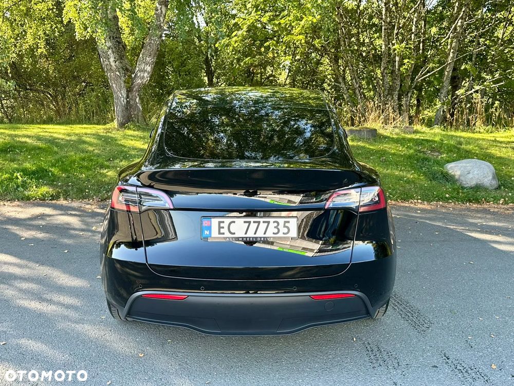 Tesla Y Long Range AWD - 8