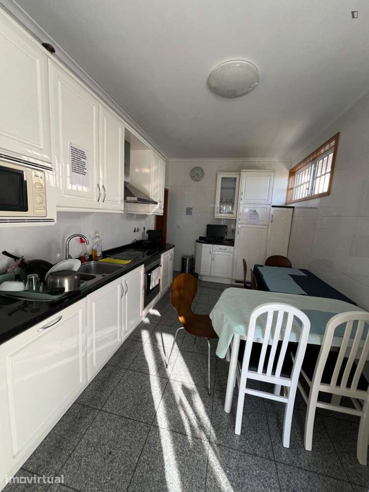 Quarto - localizado em Paranhos Porto - Grande imagem: 4/9