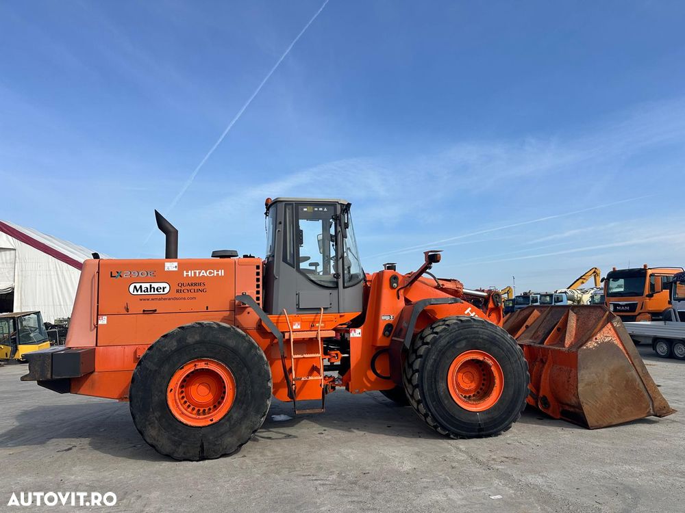 Hitachi LX290E - 11