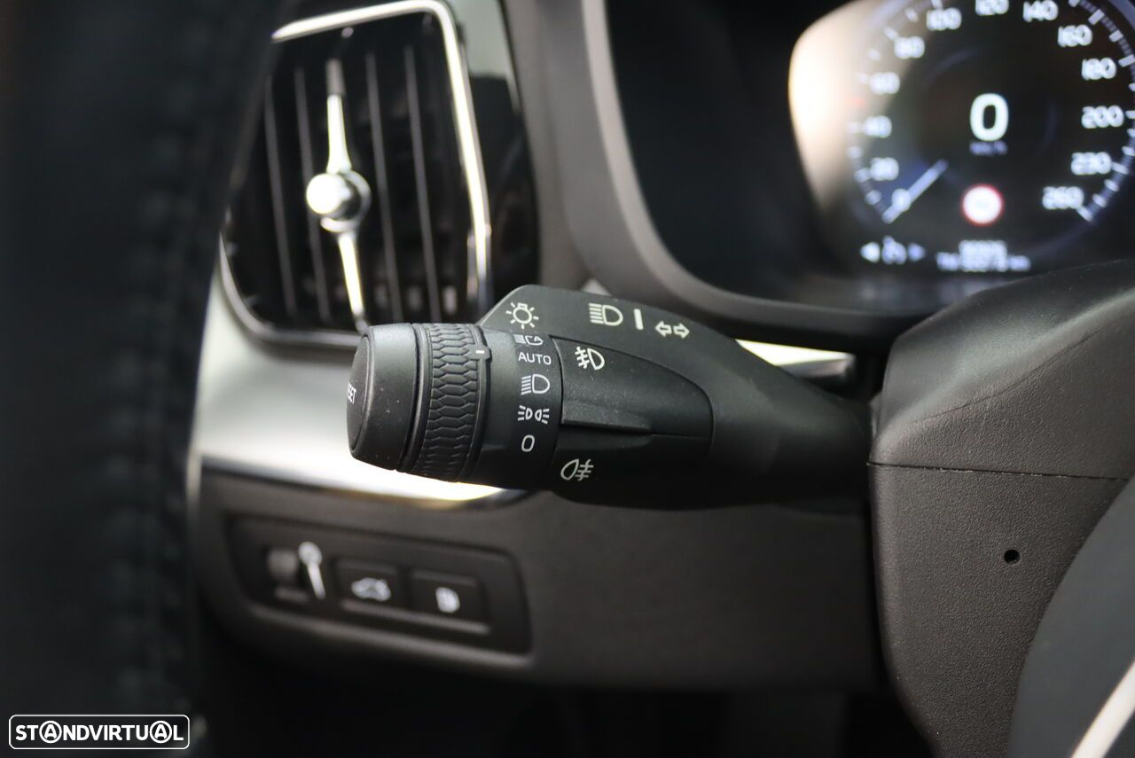 Volvo XC 60 2.0 T8 PHEV Momentum Plus AWD - 14